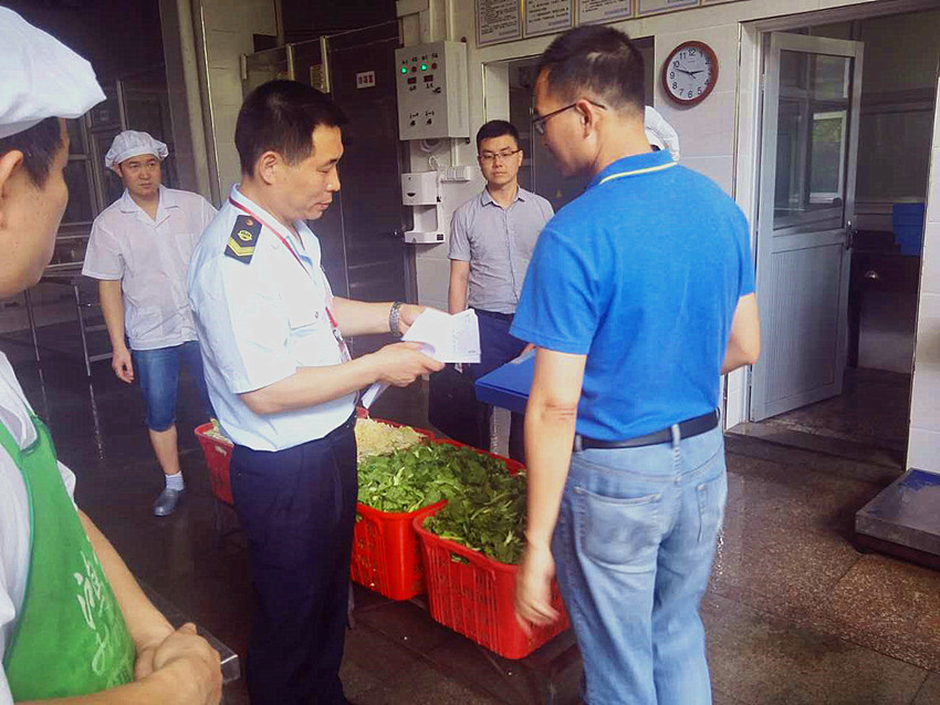 我局开展高考期间食品安全专项检查工作