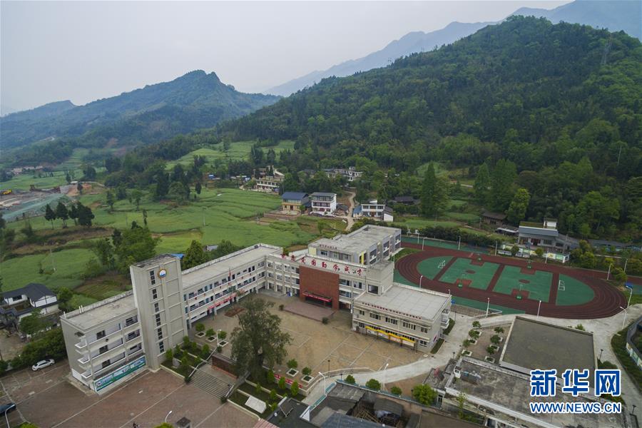 (习近平的小康故事·图文互动)(4)“文明其精神,野蛮其体魄”——习近平同少年儿童的故事