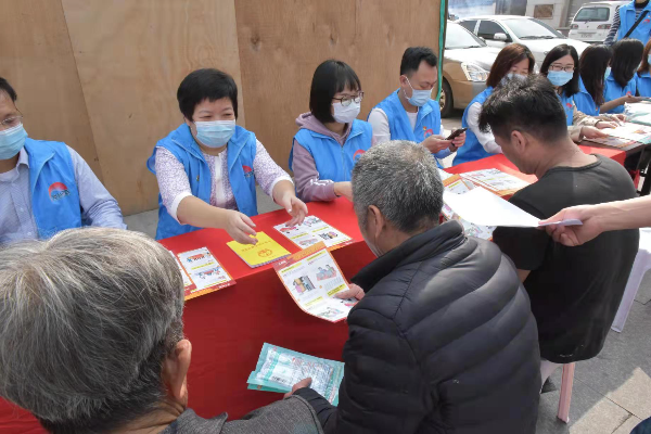 微信图片4市财政局赴河浦街道开展创建全国文明城市暨法治宣传活动.jpg