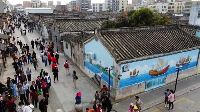 改造一新的龙湖区十一合艺术村自2020年12月31日开放迎客以来,旅游热度不断递增。 南方+ 张伟炜 摄 图片