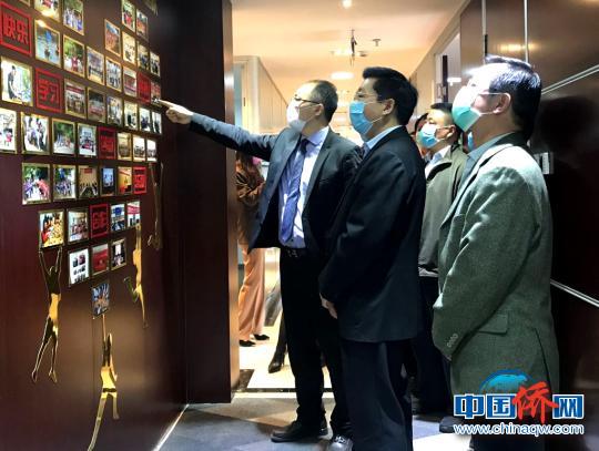 成都市委常委、统战部部长吴凯一行调研在蓉港资、侨资企业复工复产情况。　廖雪芝 摄