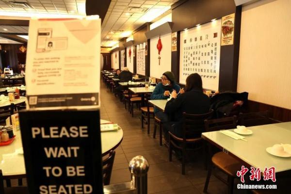 加拿大多伦多中区唐人街一家中餐馆内，顾客正在就餐。 余瑞冬 摄