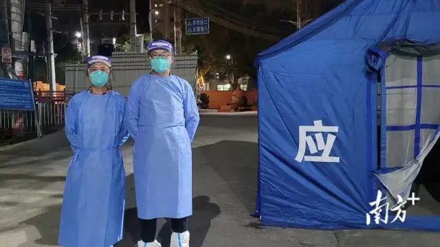 卡口值守夜班。 图片