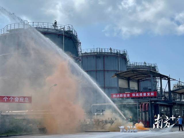    南方+ 余丹 拍摄