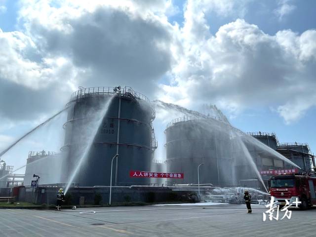    南方+ 余丹 拍摄