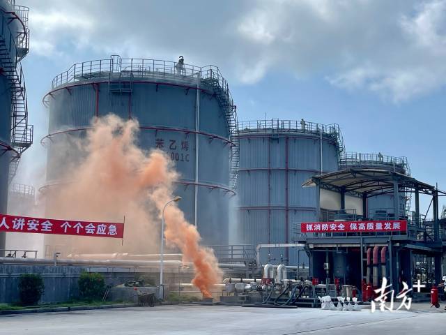    南方+ 余丹 拍摄