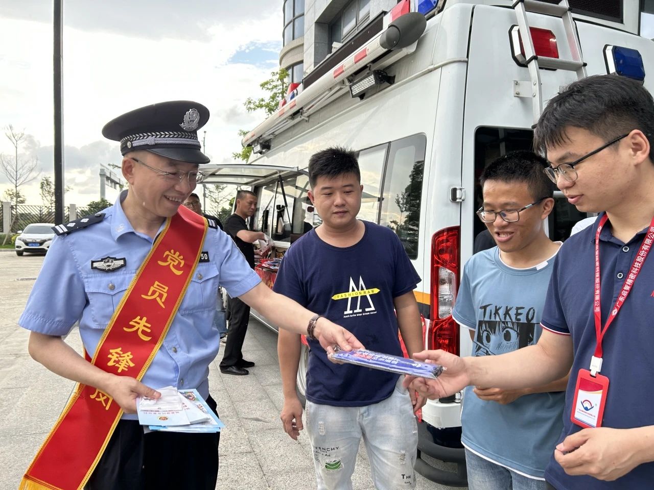 2023.07.01汕警红心永向党 献礼建党周年庆——汕头市公安局开展庆祝中国共产党成立102周年系列活动16.jpg
