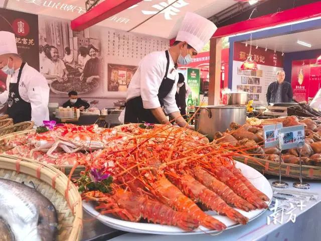 琳琅满目的潮汕美食端上世界餐桌。 南方+ 张晓宜 拍摄 图片