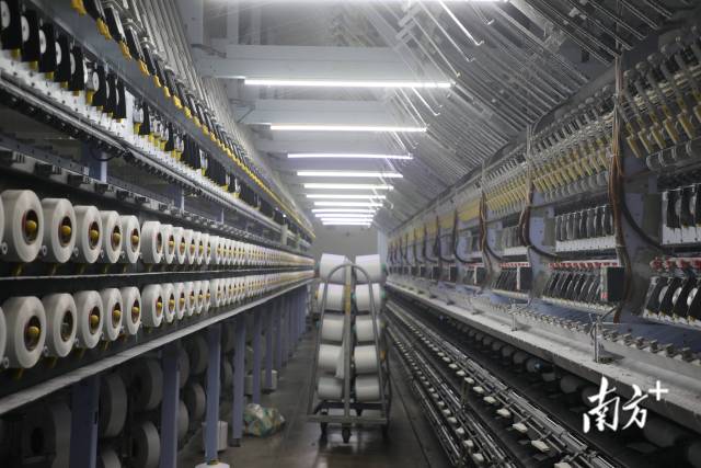 汕头纺织服装产业智能化水平不断提高。 南方+ 张晓宜 拍摄 汕头纺织服装产业智能化水平不断提高。 南方+ 张晓宜 拍摄