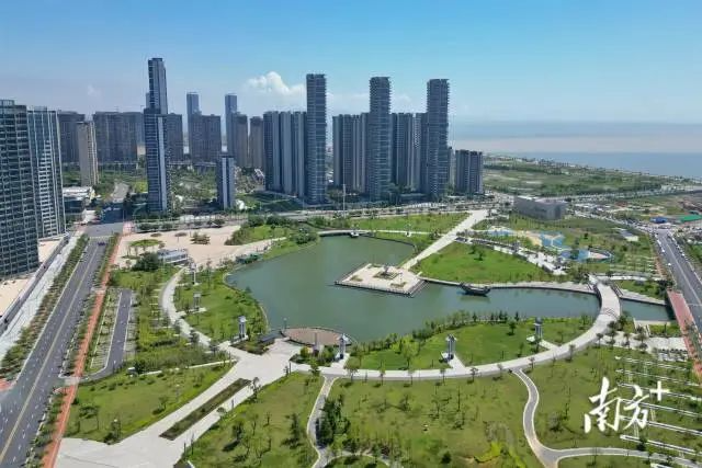 华侨试验区大力发展以跨境数据传输为核心的数字经济产业。 图片