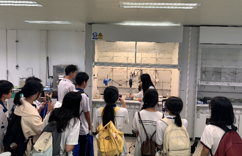 实验室参观(化工系)3.jpg