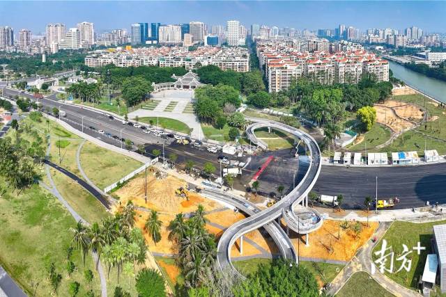 网红人行天桥修建完成。汕头市住建局供图 网红人行天桥修建完成。汕头市住建局供图