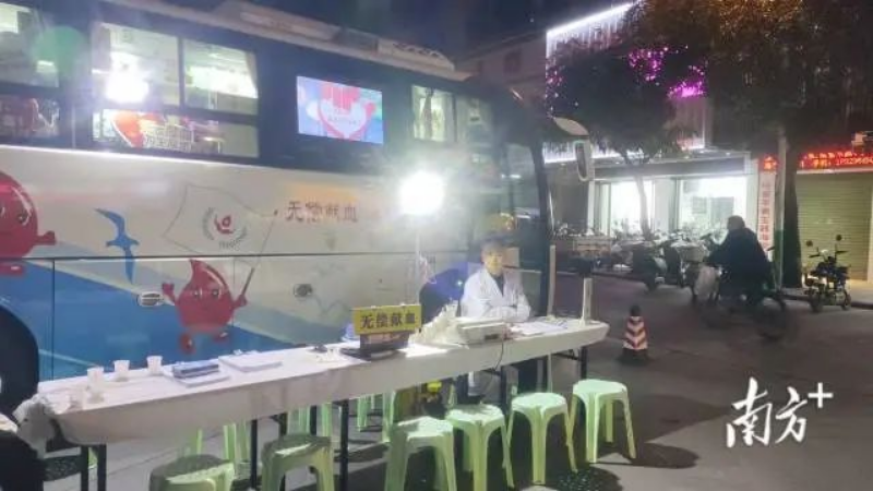 气温下降也让流动献血车“遇冷”。 图片