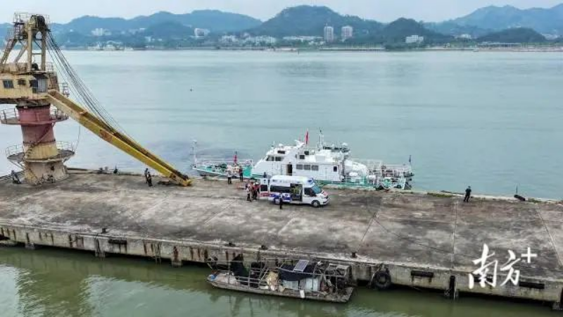 模拟发生重大公共卫生事件时展开救援 南方+ 彭深 拍摄