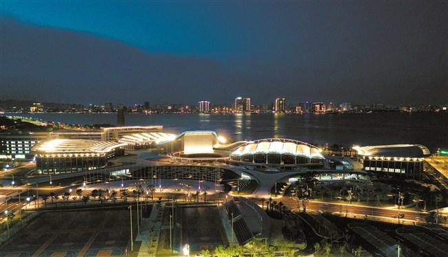 汕头游泳跳水馆夜景.jpg
