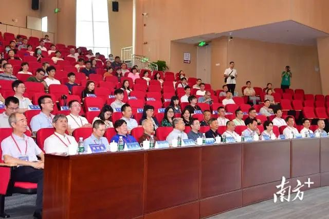 汕头、潮州、揭阳、汕尾、梅州、河源等多市影像放射医学专家医生们参加了会议 汕头、潮州、揭阳、汕尾、梅州、河源等多市影像放射医学专家医生们参加了会议