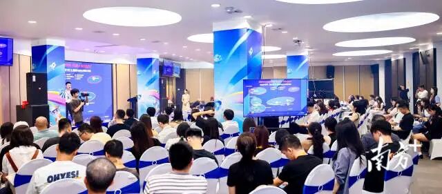 阿里国际站汕头玩具选品中心在澄海艺丰集团揭牌。 受访者 供图 图片