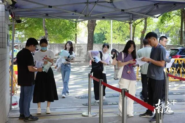 汕头考区2025年“法考”开考 南方+ 蔡沚彦 拍摄