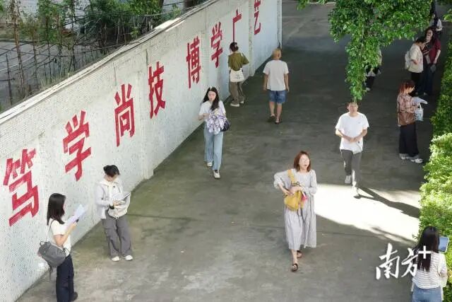 汕头考区2025年“法考”开考 南方+ 蔡沚彦 拍摄