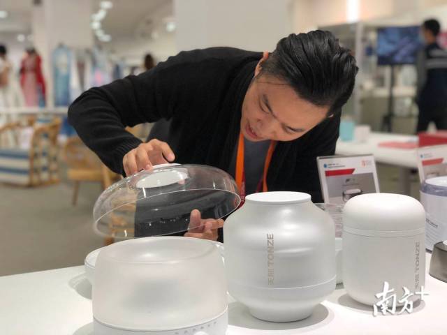 广东天际电器股份有限公司作品《云涌蒸汽模块化厨房烹饪套系》获得产品组金奖。 广东天际电器股份有限公司作品《云涌蒸汽模块化厨房烹饪套系》获得产品组金奖。